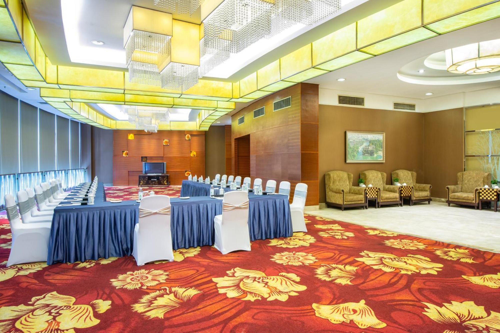 Holiday Inn Chengdu Century City-Westtower Екстер'єр фото